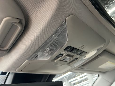 Used 2020 Toyota RAV4 Limited image 32