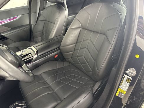 Used 2023 BMW i7 xDrive60 AWD/4WD image 18
