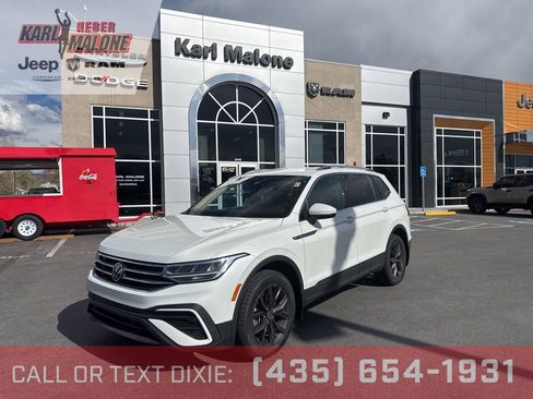 Used 2023 Volkswagen Tiguan SE image 1