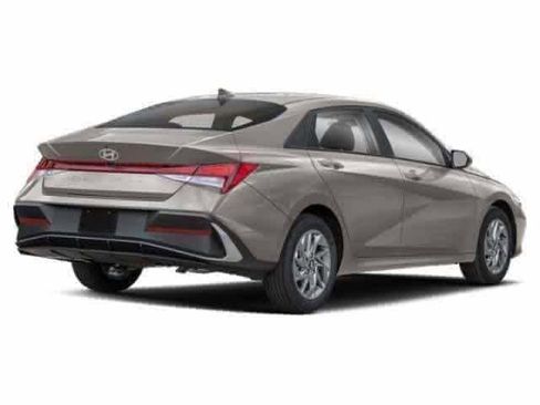 New 2026 Hyundai Elantra SEL Sport FWD image 3