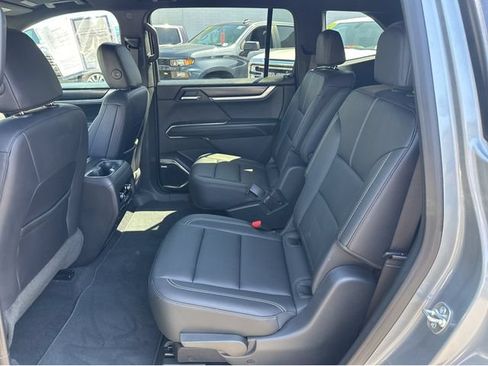 Used 2024 GMC Acadia Elevation w/ Luxury Package FWD image 18