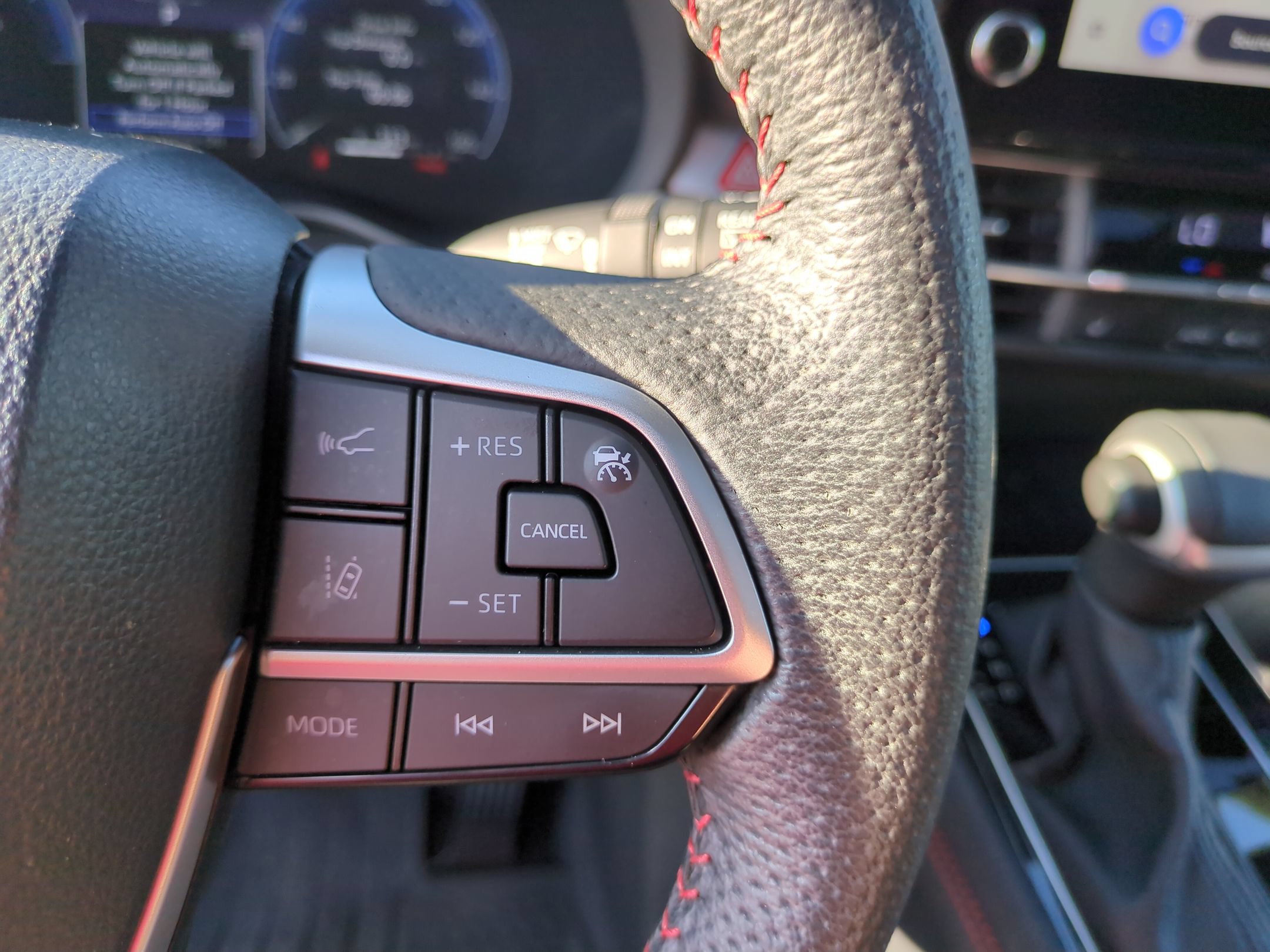 Used 2025 Toyota Sienna XSE FWD image 20