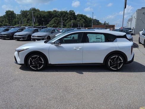 New 2026 Kia K4 GT-Line w/ GT-Line Premium Package FWD image 4