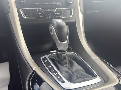 Used 2016 Ford Fusion SE w/ Equipment Group 202A FWD image 25