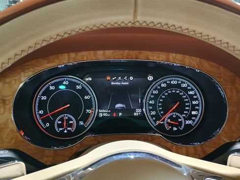 Used 2019 Bentley Bentayga AWD/4WD image 22