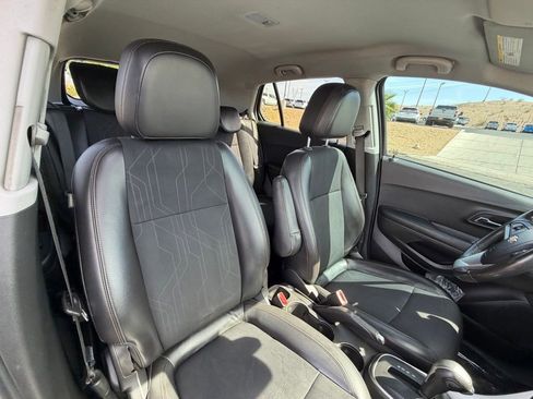 Used 2021 Chevrolet Trax LT w/ Sport Edition FWD image 15