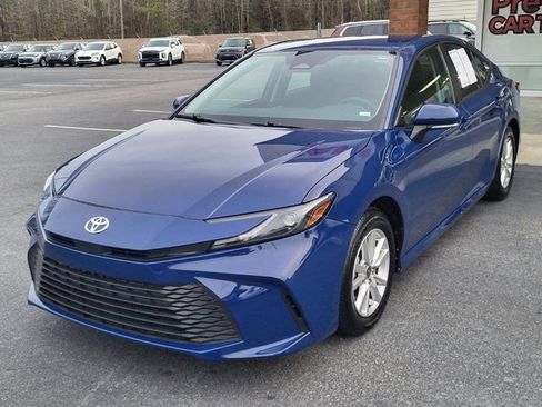 Used 2025 Toyota Camry LE image 6