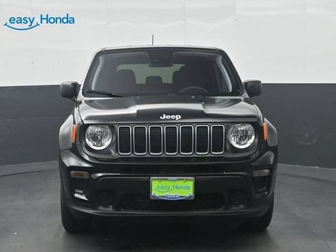 Used 2023 Jeep Renegade Latitude AWD/4WD image 2
