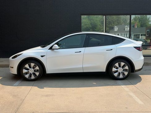 Used 2022 Tesla Model Y Long Range AWD/4WD image 16