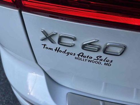 Used 2019 Volvo XC60 T5 Momentum w/ Multimedia Package image 7