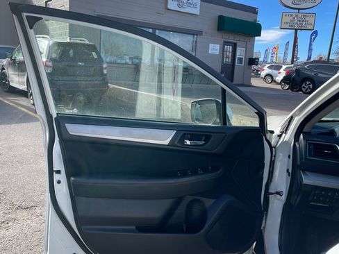 Used 2017 Subaru Outback 2.5i Premium image 10