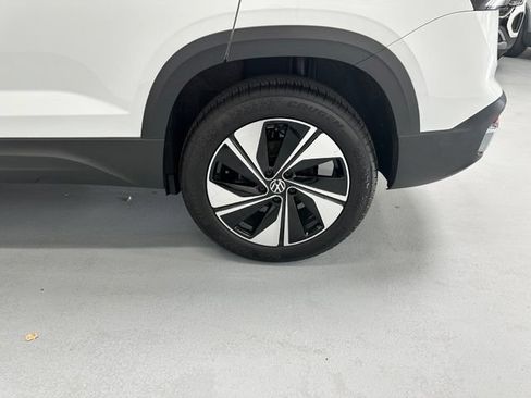 Used 2025 Volkswagen Taos SE w/ Panoramic Sunroof Package AWD/4WD image 20