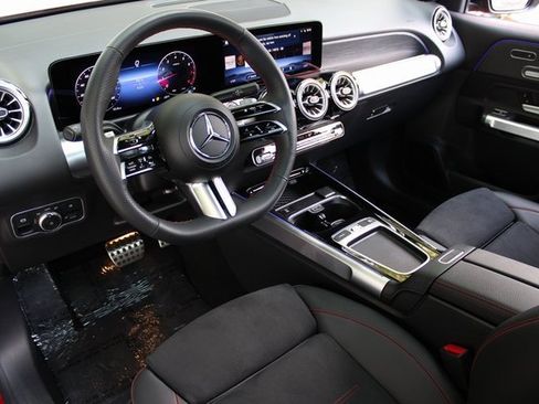 Used 2024 Mercedes-Benz GLB 250 4MATIC image 8