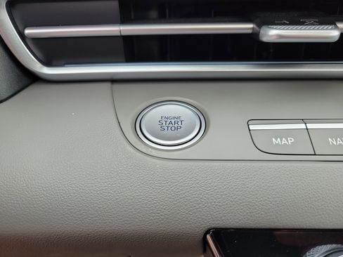 Used 2025 Hyundai Elantra SEL image 16