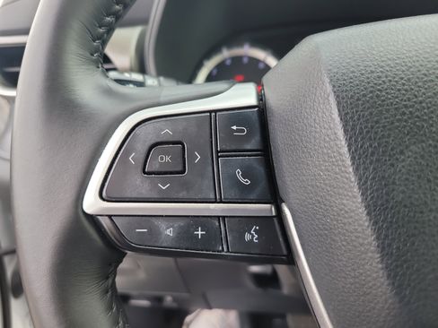 Used 2022 Toyota Highlander LE FWD image 28