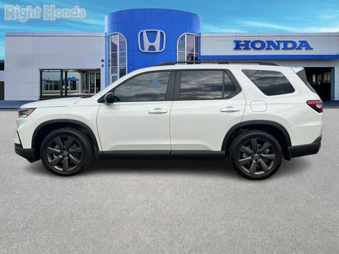 Certified 2023 Honda Pilot Sport image 3