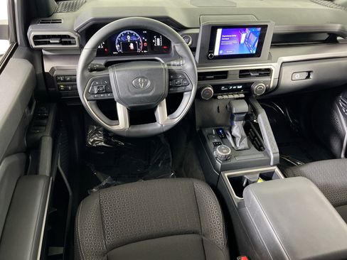 Used 2025 Toyota 4Runner SR5 AWD/4WD image 21