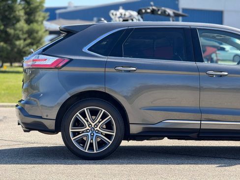 Used 2019 Ford Edge Titanium w/ Equipment Group 301A AWD/4WD image 16