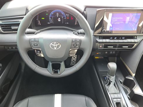 Used 2026 Toyota Camry SE FWD image 15