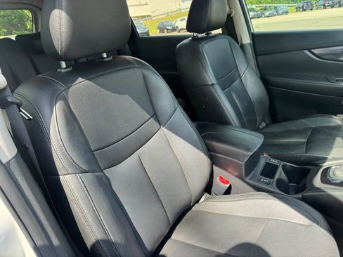 Used 2017 Nissan Rogue SL w/ SL Premium Package FWD image 22