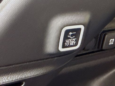 Used 2025 Jeep Grand Cherokee Limited image 29