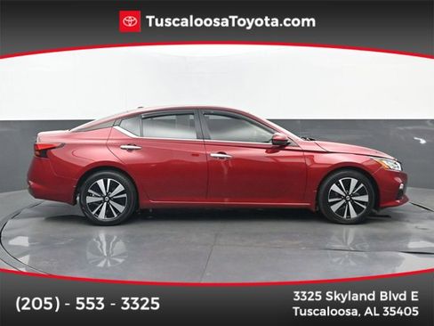 Used 2022 Nissan Altima 2.5 SV w/ SV Premium Package image 1