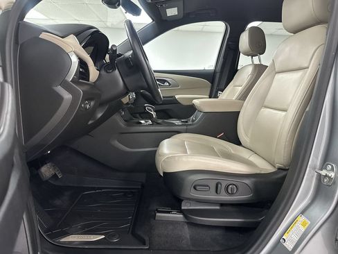 Used 2023 Chevrolet Traverse LT w/ LT Premium Package AWD/4WD image 10