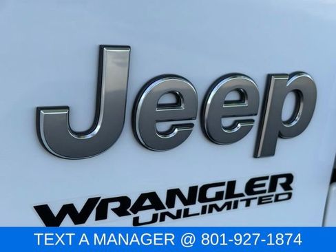 Used 2022 Jeep Wrangler Unlimited Sahara AWD/4WD image 15