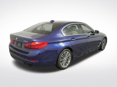 Used 2018 BMW 530e xDrive w/ Premium Package 2 AWD/4WD image 4