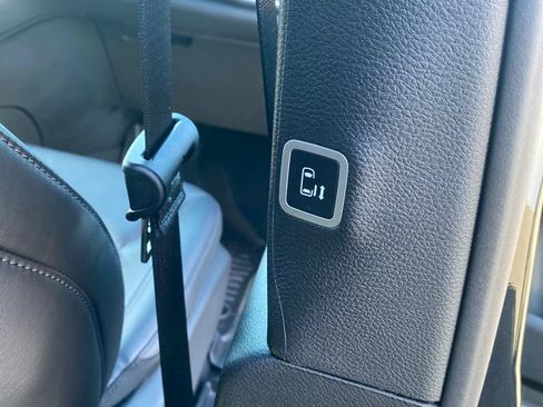 Used 2025 Chrysler Pacifica Select FWD image 21