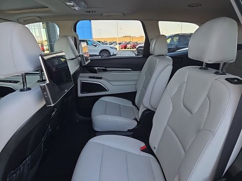 Used 2022 Kia Telluride S image 12