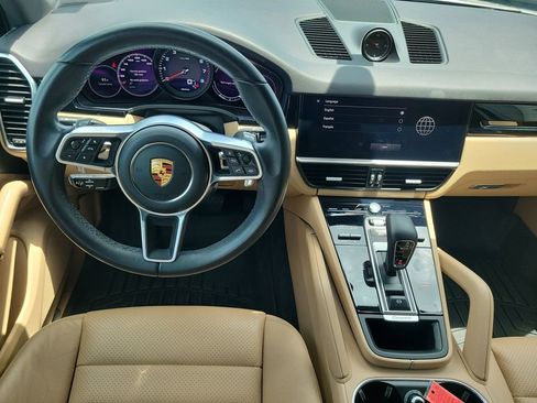 Used 2022 Porsche Cayenne AWD/4WD image 19