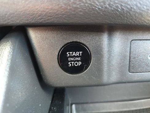 Used 2025 Nissan Rogue SV image 17