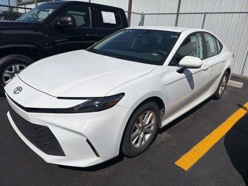 Used 2025 Toyota Camry LE image 8