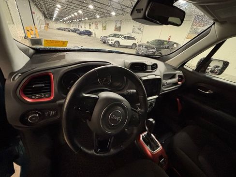 Used 2022 Jeep Renegade Trailhawk AWD/4WD image 14