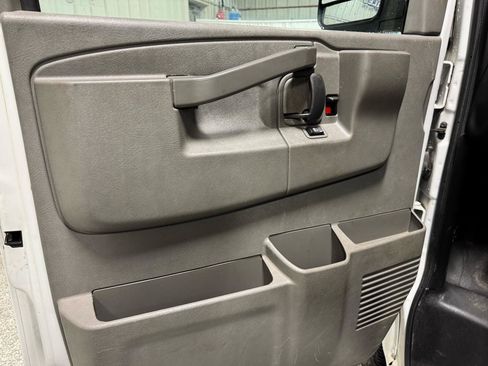 Used 2018 Chevrolet Express 3500 image 13