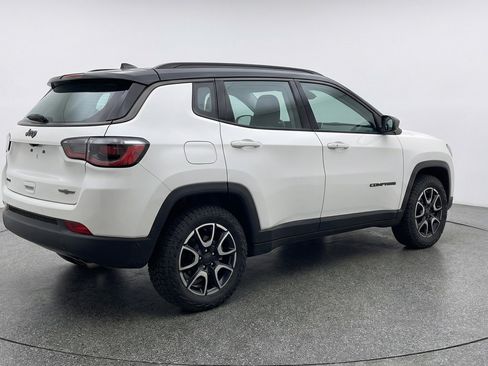 Used 2025 Jeep Compass Trailhawk AWD/4WD image 9