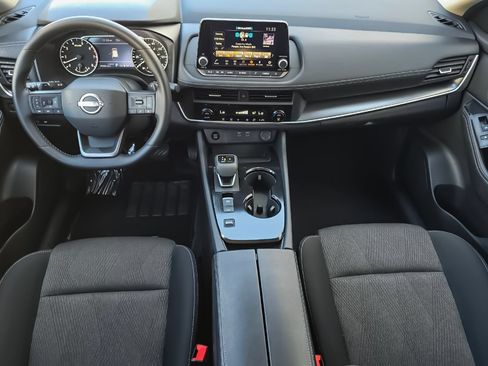 Used 2025 Nissan Rogue SV FWD image 9