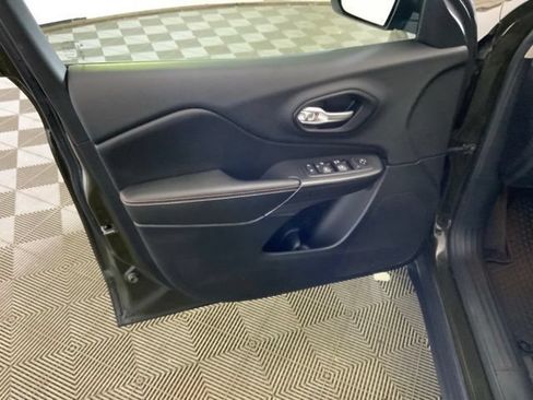 Used 2016 Jeep Cherokee 75th Anniversary FWD image 22