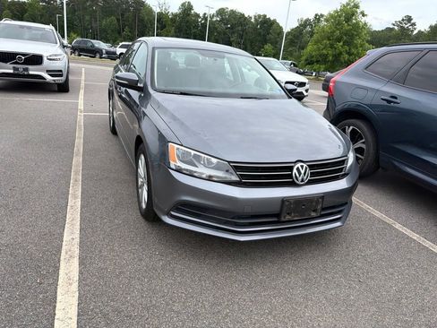 Used 2015 Volkswagen Jetta SE FWD image 4