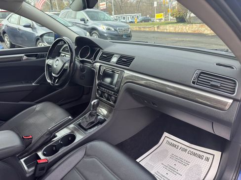 Used 2017 Volkswagen Passat 1.8T SE FWD image 23