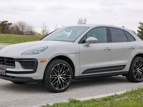 Certified 2026 Porsche Macan image 17