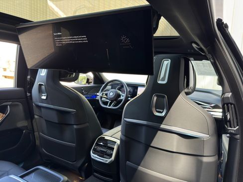 Used 2025 BMW 740i w/ Premium Package RWD image 47