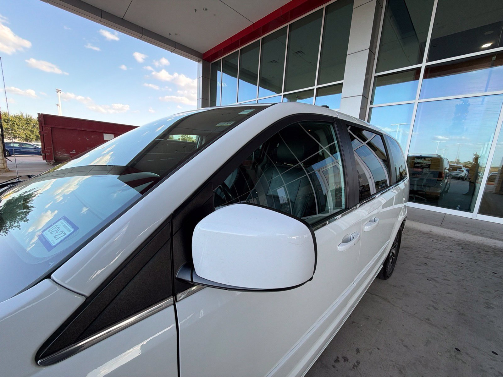 Used 2017 Dodge Grand Caravan SXT FWD image 4