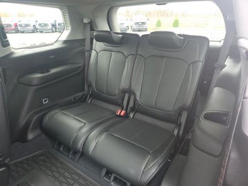 Used 2023 Jeep Grand Cherokee L Limited w/ Luxury Tech Group II AWD/4WD image 18