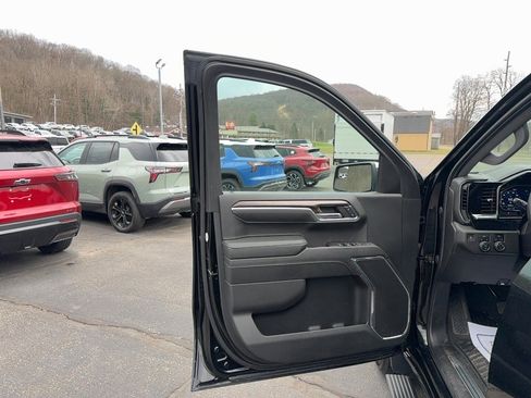 Used 2024 Chevrolet Silverado 1500 LT image 11