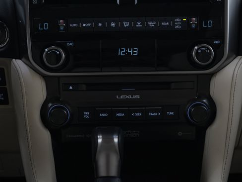 Used 2022 Lexus GX 460 Premium w/ Accessory Package AWD/4WD image 19