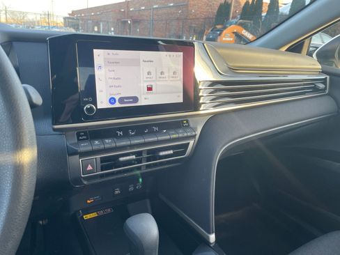 Used 2025 Toyota Camry LE image 18