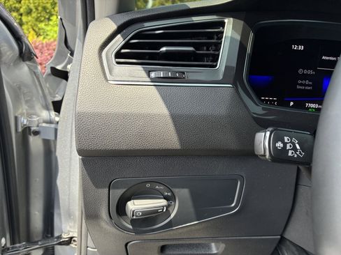 Used 2023 Volkswagen Tiguan SE FWD image 26