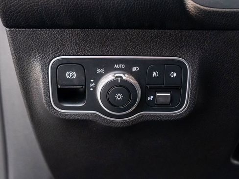 Used 2022 Mercedes-Benz GLB 250 4MATIC image 21